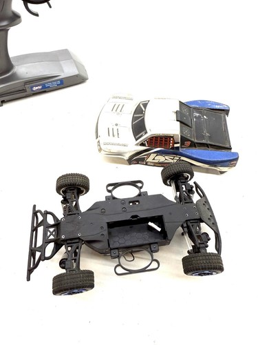 Camion Losi 1/24 Micro Brushless 4wd Corsa Corta As-Is - Foto 9 di 9