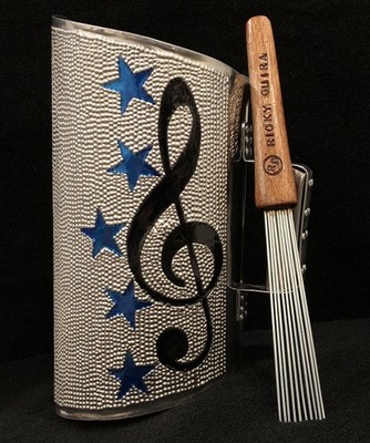 GUIRA PROFESIONAL DOMINICANA 20 X 13  ESTILO REINA CON SU GANCHO INCLUIDO