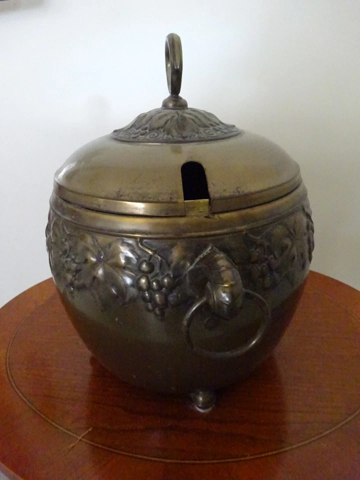 Alter Bowletopf mit Deckel  Dekor Weintrauben Messing 20er/30er - Bild 2 von 4