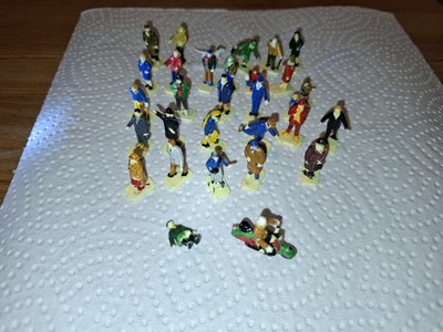 29x Airfix Civilians Figuren H0/00 bemalt mit Sockel