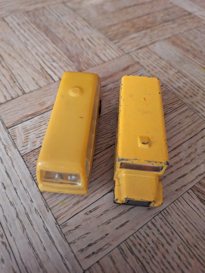 批量 2 件 压铸 校车 黄色 风火轮 火柴盒 80-90 年代 — 第 2/4 张图片
