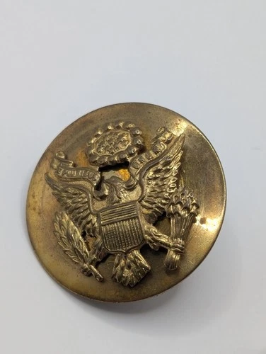 United States Army WW2 Enlisted Man Original Cap Badge. Vintage US military USA