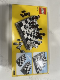 LEGO Classic Chess 2-in-1 Set 40174 - New and Unopened 