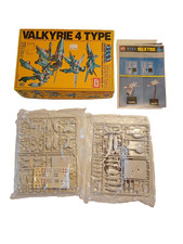 Macross 1/144 Scale Plastic Model Kit Valkyrie 4 Type Japan Rare