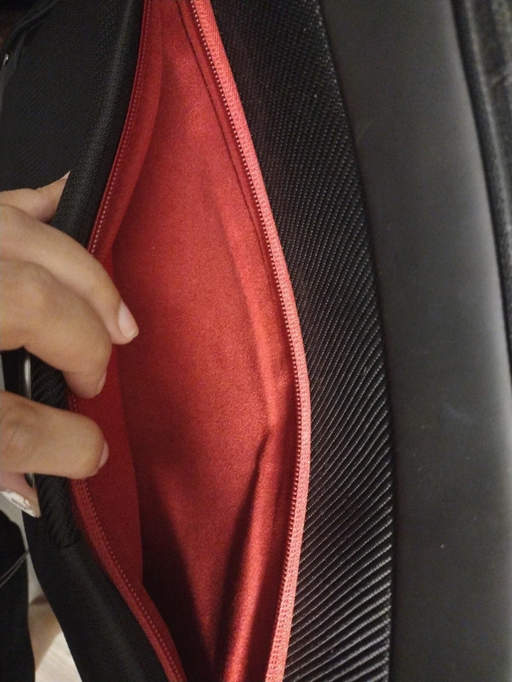 Capa acolchoada vermelha para laptop Solo - Imagem 4 de 4