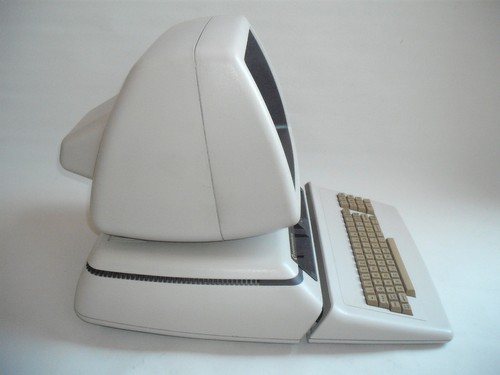 Commodore CBM 8296-D with 2 working disk drives! Very good condition! - Bild 6 von 15