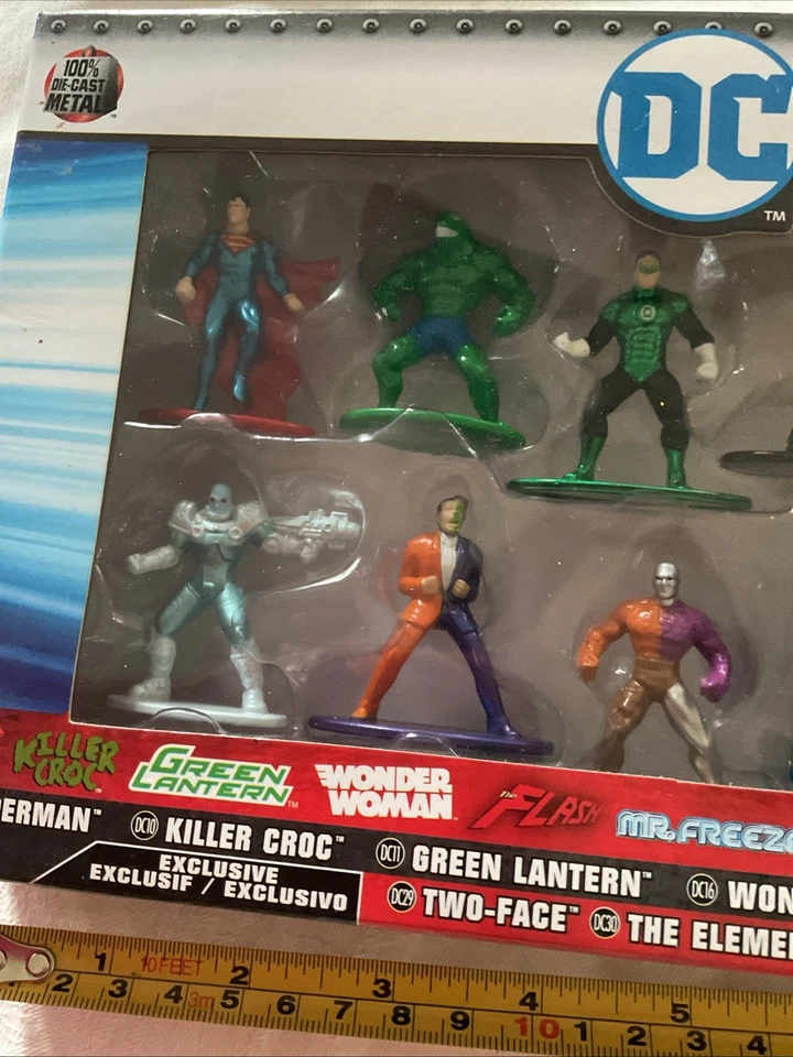 Nano Metalfigs DC Comics Jada Paquete de 10 Coleccionistas Set Superman, Batman, The Flash Foto 2 de 4