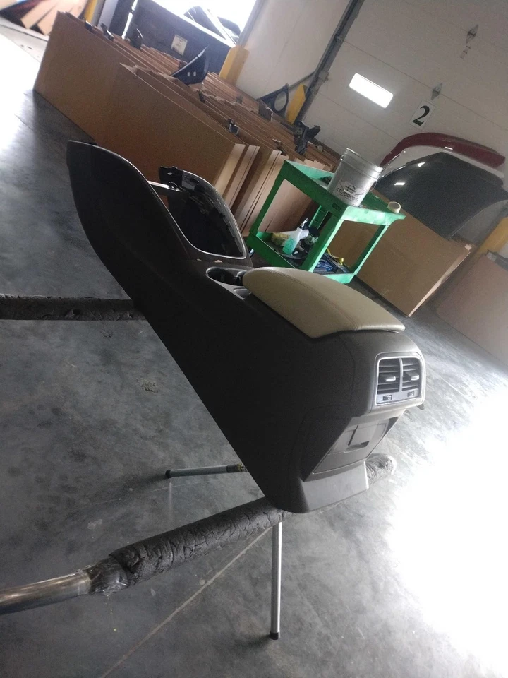 Consola delantera VIN Fp 7º y 8º dígito piso compatible con 09-17 AUDI Q5 548904 Foto 2 de 4