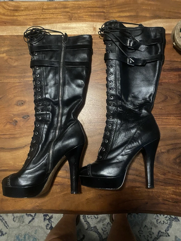 Botas con cordones hasta la rodilla Betsey Johnson de cuero negro para mujer 7 Foto 3 de 4