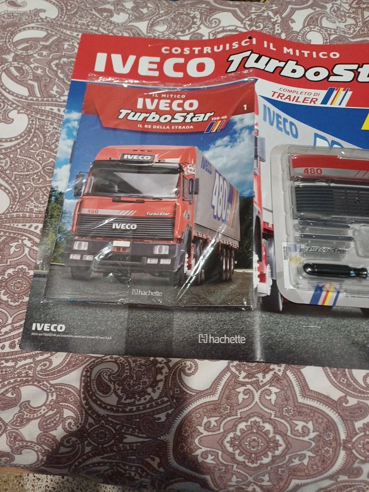 PRIMA USCITA FASCICOLO COMPONENTI IVECO TURBO STAR HACHETTE SCALA 1:12 TRAILER - Immagine 2 di 4
