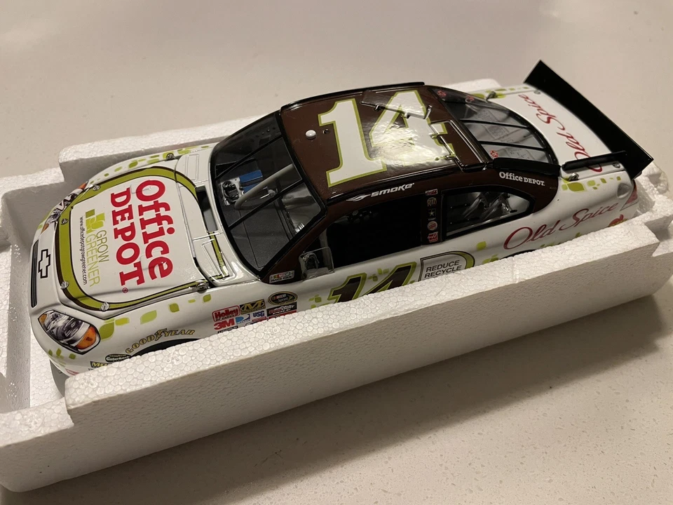 Tony Stewart #14 Office Depot Go Green 2010 Acción 1/24 NASCAR Cup Diecast Foto 2 de 4