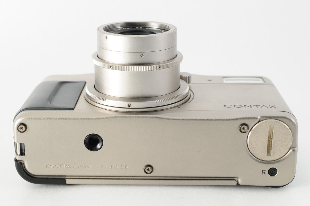 CONTAX T VS Vario Sonnar 3.5-6.5/28-56 T* compact camera CONTAX T VS Vario Sonnar 3.5-6.5/28-56 T* compact camera
