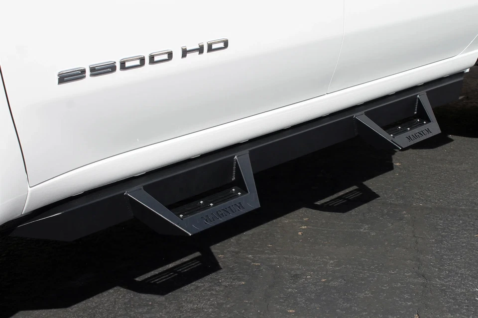Running Boards for Select 2019-2026 Silverado Sierra Crew Cab Magnum RT Steps Foto 3 de 4