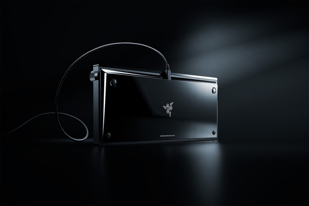 【世界1337台限定】Huntsman Signature Edition Razer Huntsman Signature Edition - Limited Edition 1 of 1337