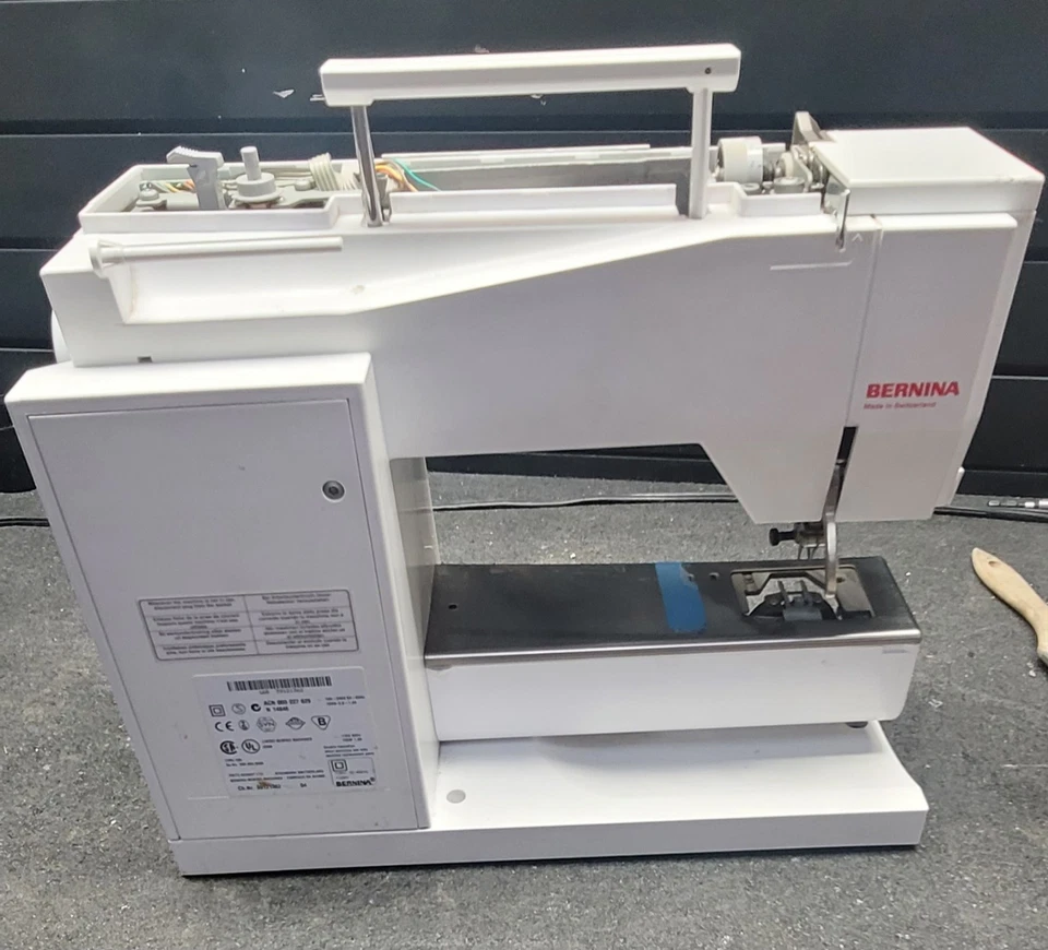 Máquina de coser Bernina Virtuosa 160 para piezas.  Enciende pero necesita TLC Foto 4 de 4