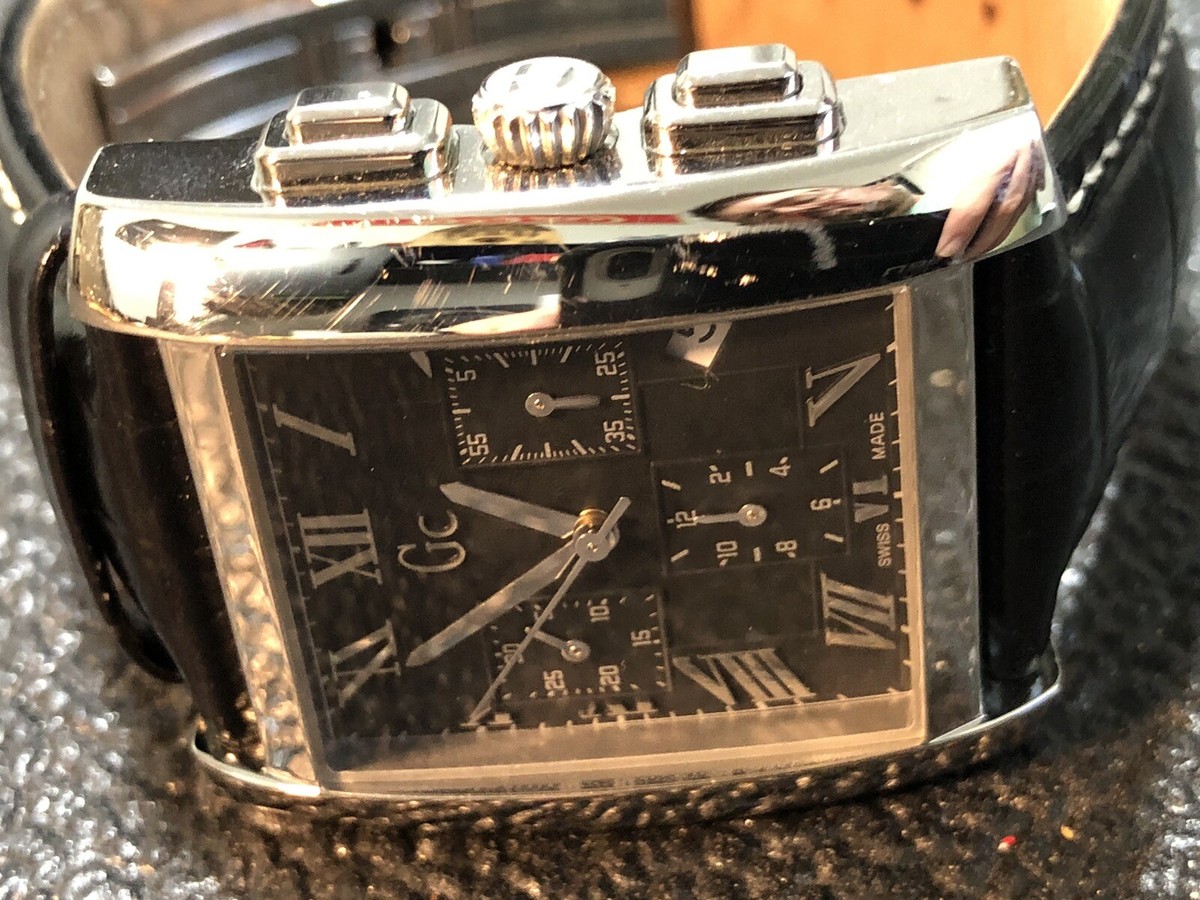 Montre GUESS Swiss Made GC35005G - Chronographe, étanche 50m, Boîtier Acier, Bracelet Cuir - Occasion Avec Boîte