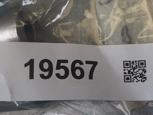 SPACER, ENGINE HEAD REAR RH L= 33 SUZUKI TL1000S 1997 41941-02F00 19567 - Picture 4 of 4