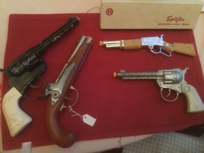 4 Vintage Toy Cap Guns Hubley Flintlock Buckaroo Spitfire MIB & Mattel Fanner