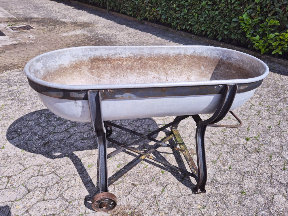 Alte Mengmulde, Metzgereibedarf, eventuell zur Gartendekoration