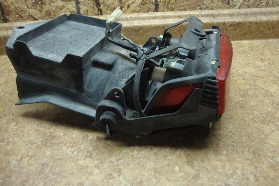 1990 Honda CBR600 F CBR 600 600F CBR600F Rear Tail Brake Light Fender Back E10 Foto 2 de 2