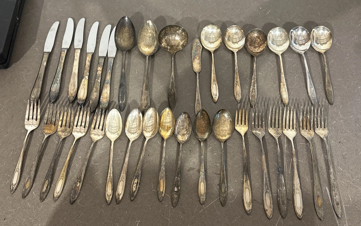 Wm. Rogers An Art Deco 1900-1940 Antique US Silver-Plated Flatware