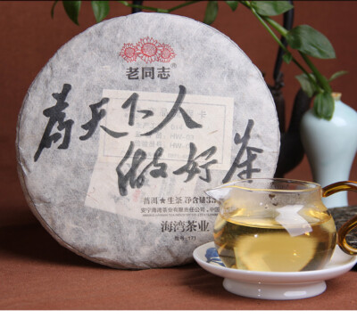 2017 HAIWAN Old Comrade Wei Tian Xia Ren Zuo Hao Cha Pu-erh Tea Cake 357g Raw