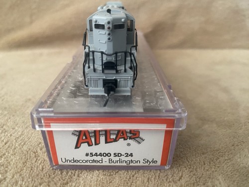 ATLAS N SCALE 54400 UNDECORATED BURLINGTON CB&Q STYLE SD-24 LOCOMOTIVE DCC READY - Picture 4 of 12