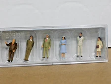 Preiser 14125 1/87 HO  Passer-by  Figures  NIB