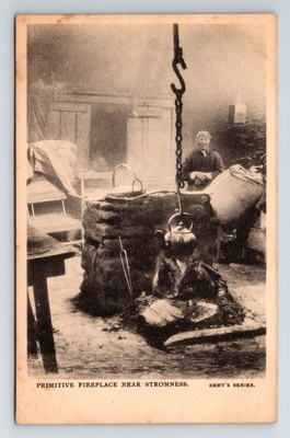 Schottland: Orkney. Primitiver Kamin in der Nähe von Stromness. Unbestellte Postkarte.