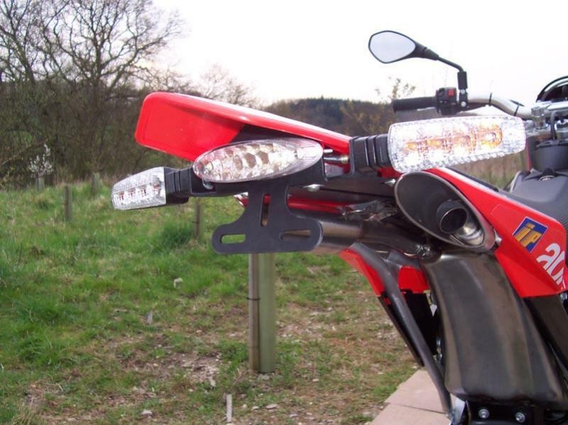 Support de plaque R&G RACING pour SXV550 anti-vibrations sans modification