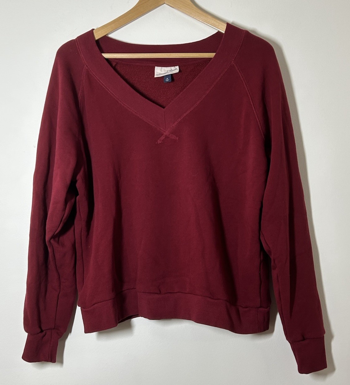 Universal Thread Women's Size Medium V-Neck Pullo… - image 1