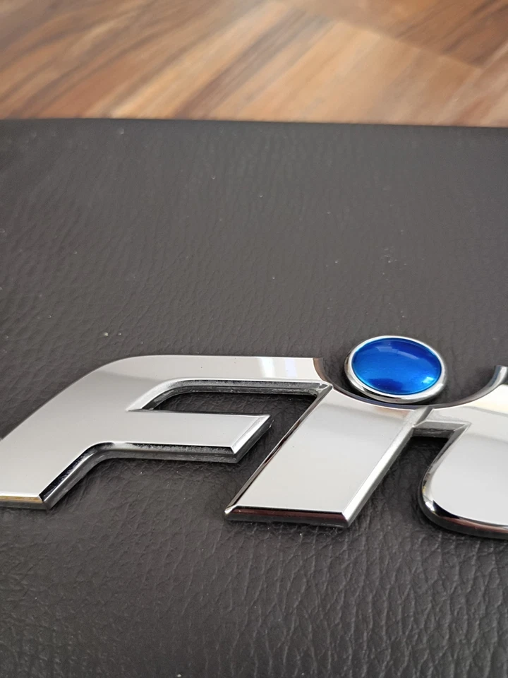 2007 2008 HONDA FIT ЗАДНЯЯ КРЫШКА БАГАЖНИКА СЕРЕБРЯНАЯ ЭМБЛЕМА ЛОГОТИП ЗНАЧОК СИМВОЛ БУКВЫ - Изображение 4 из 4