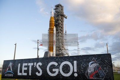 ARTEMIS II ROCKET AND ORION SPACECRAFT AT LAUNCH PAD 39B 4X6 PHOTO
