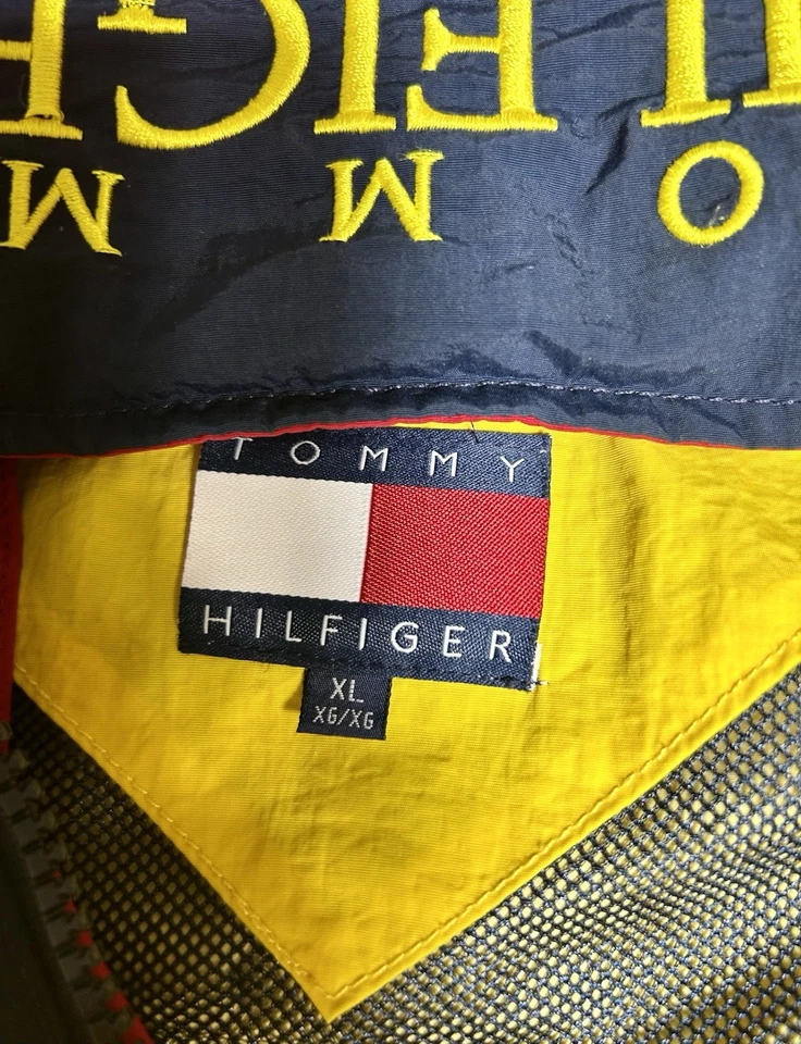 Chaqueta cortavientos vintage Tommy Hllfiger para hombre XL amarilla al aire libre abrigo con capucha Foto 3 de 4