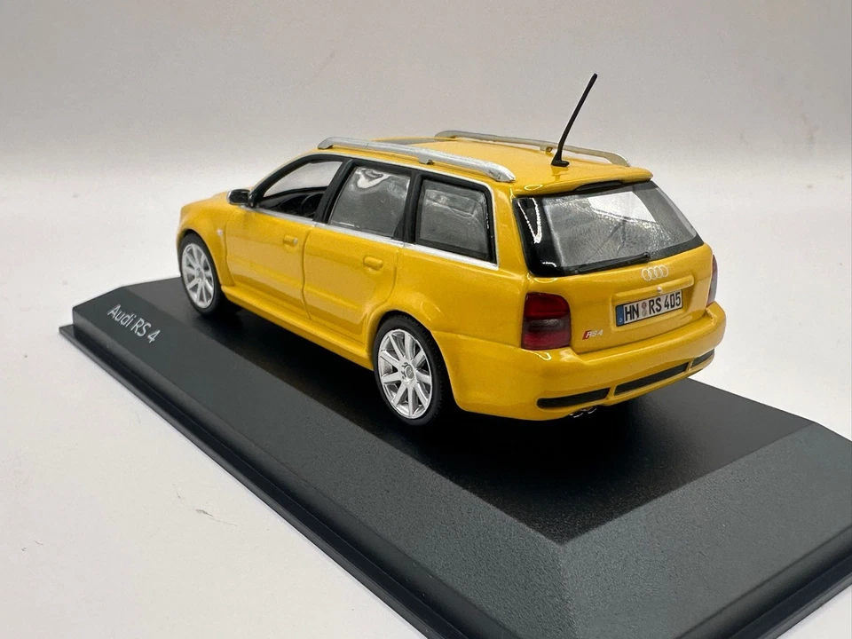 Audi Colección Escala 1/43 AudiRS 4 Diecast Modelo Imola Amarillo En Caja Raro Kyosho Foto 3 de 4