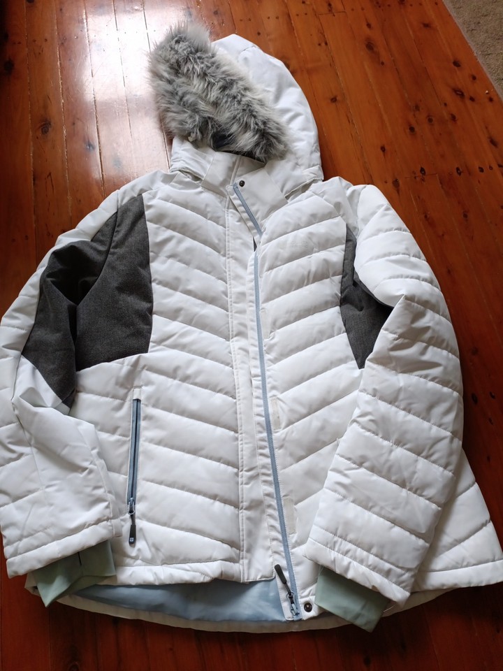 Mountain Warehouse Padded Snow White Ski Jacket US14 AU18 Womens EUC RRP $189