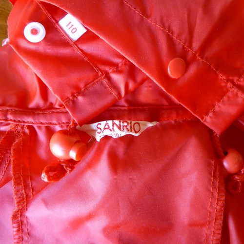 Sanrio Hello Kitty Red Girl Raincoat Jacket Bow Bag 100% Nylon Snap Button 5-6 - Picture 17 of 17