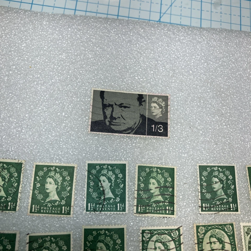 55 USED Vtg. Great Britain Stamps Queen Elizabeth Stamps + 1 Bonus; A DEAL! Look - Image 4 of 4