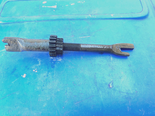 VW T3 BUS DOKA Druckstange Einsteller Trommelbremse Hinterachse 281609801 LINKS