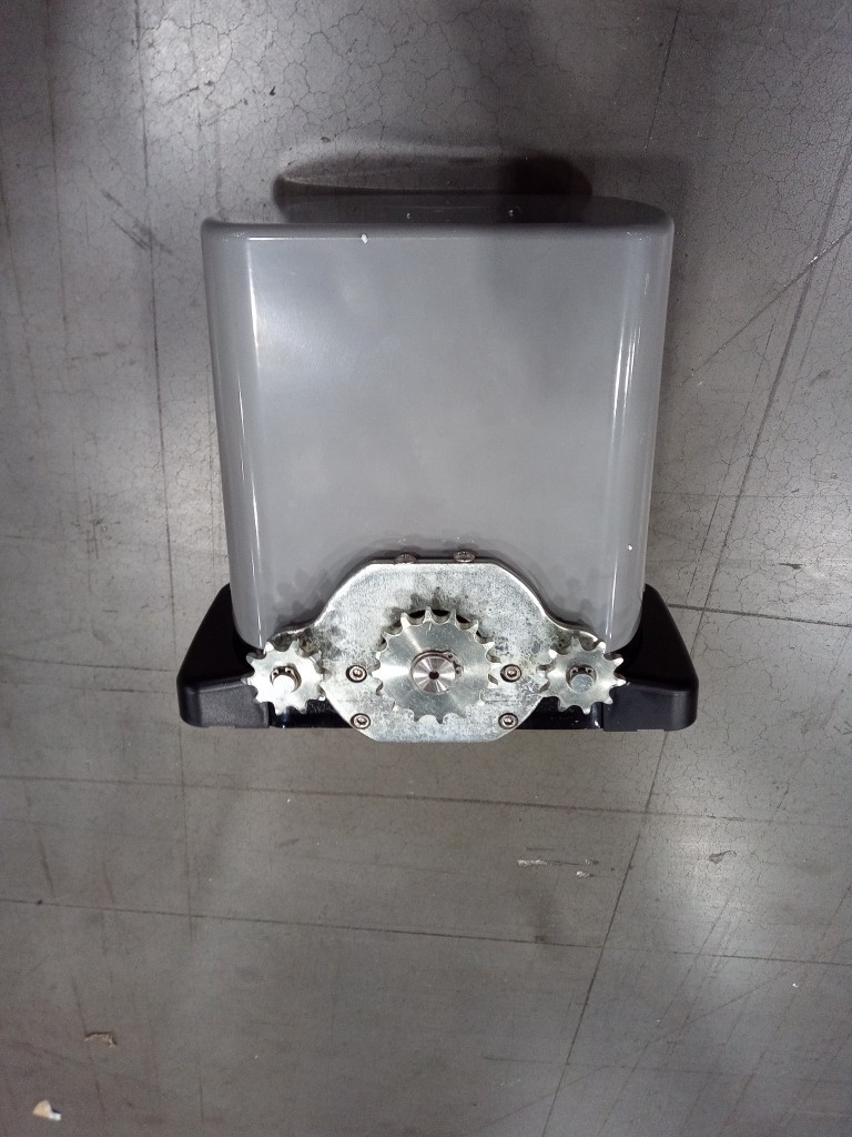 Blütezeit 1400lb Chain Solar Gate Opener WiFi w/Battery for Driveway Motor(Used)