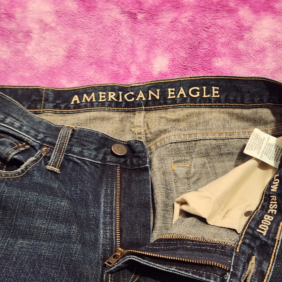 Pantalones de mezclilla clásicos lavados oscuros American Eagle para hombre 33x32,5 tiro bajo Foto 3 de 4
