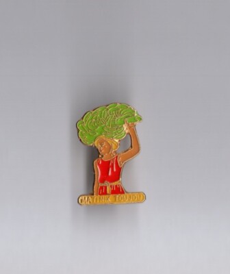 Pin's Insel Martinique / Matinik Toujou (Epoxid Goldbasis) Höhe: 2,6 cm