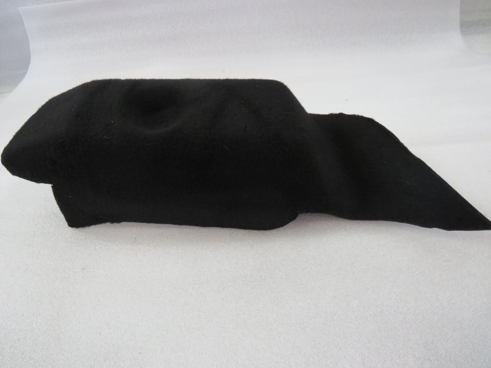 Ferrari 575, RH, Right, Tail Lamp Carpet Cover, Cracked, Used, P/N 64921100