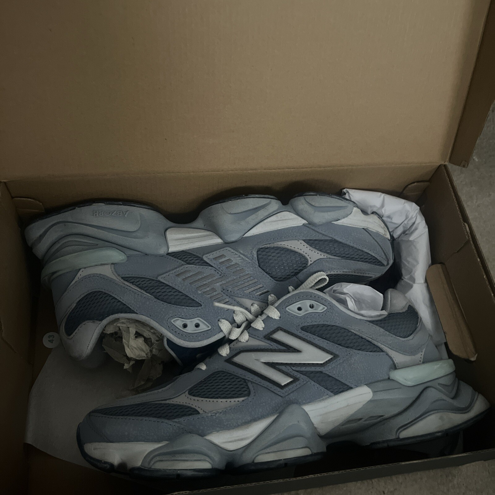 Size 10.5 - New Balance 9060 Moon Daze image 3