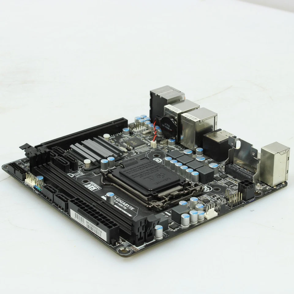 Placa madre Gigabyte GA-H97N LGA 1150 Micro-ATX DDR3 con escudo de E/S Foto 4 de 4