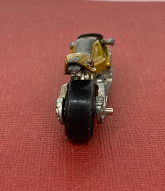 Hot Wheels 2008 ☆ First Editions ☆ Canyon Carver - Gold Motorbike | Bike Foto 2 de 4