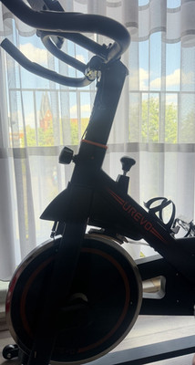 UREVO Indoor Fitnessbike / Spinningbike in Schwarz für Training zuhause