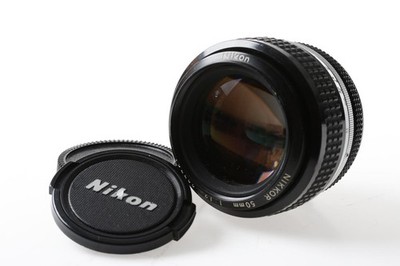 NIKON MF 50mm f/1,2 Objektiv - SNr: 237731