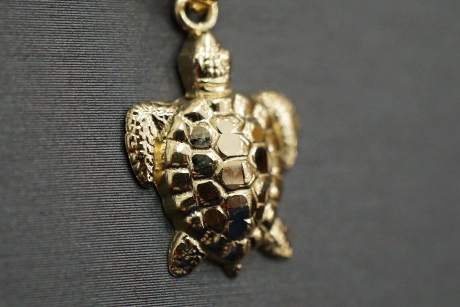 14K Solid Yellow Gold 0.8" Beautiful Diamond Cut Turtle Charm Pendant.