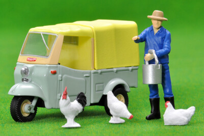 Daihatsu Midget m. Bauer & Hühnern,Tomytec Tomica Limited Vintage LV-143d,1/64